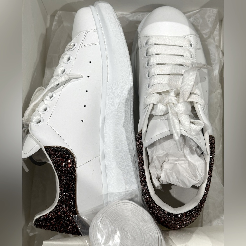 WOMENS ALEXANDER MCQUEEN GLITTER LACE UP SNEAKER